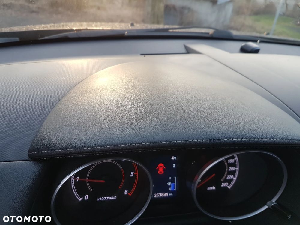 Mitsubishi Outlander 2.0 DID Intense + - 31