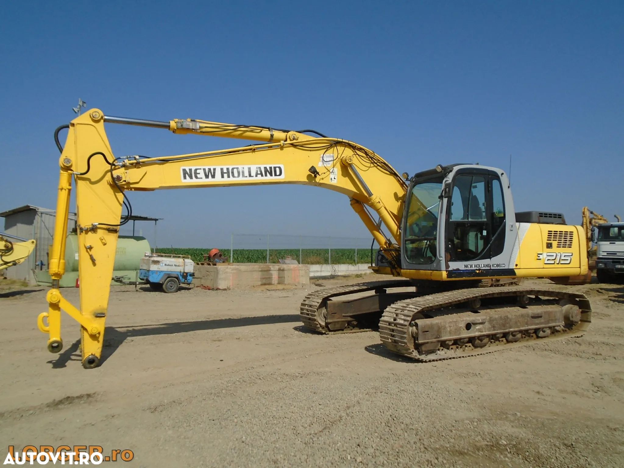 New Holland E 215 - 1