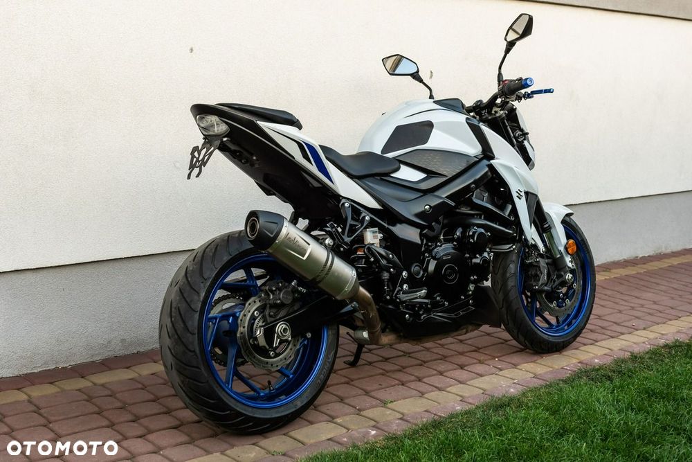 Suzuki GSX - 7