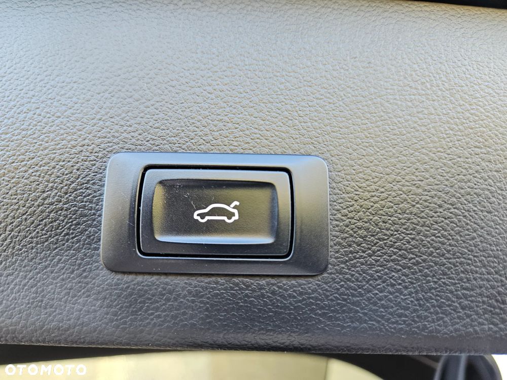 Audi A6 Avant 2.0 TDI Ultra S tronic - 30