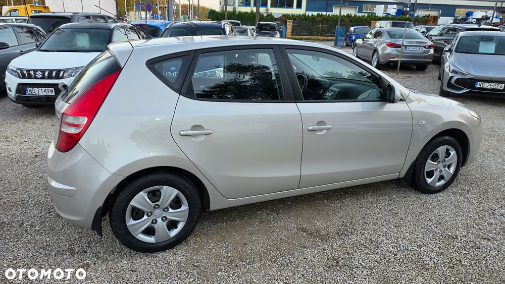 Hyundai i30 1.4 Comfort EU5 - 11