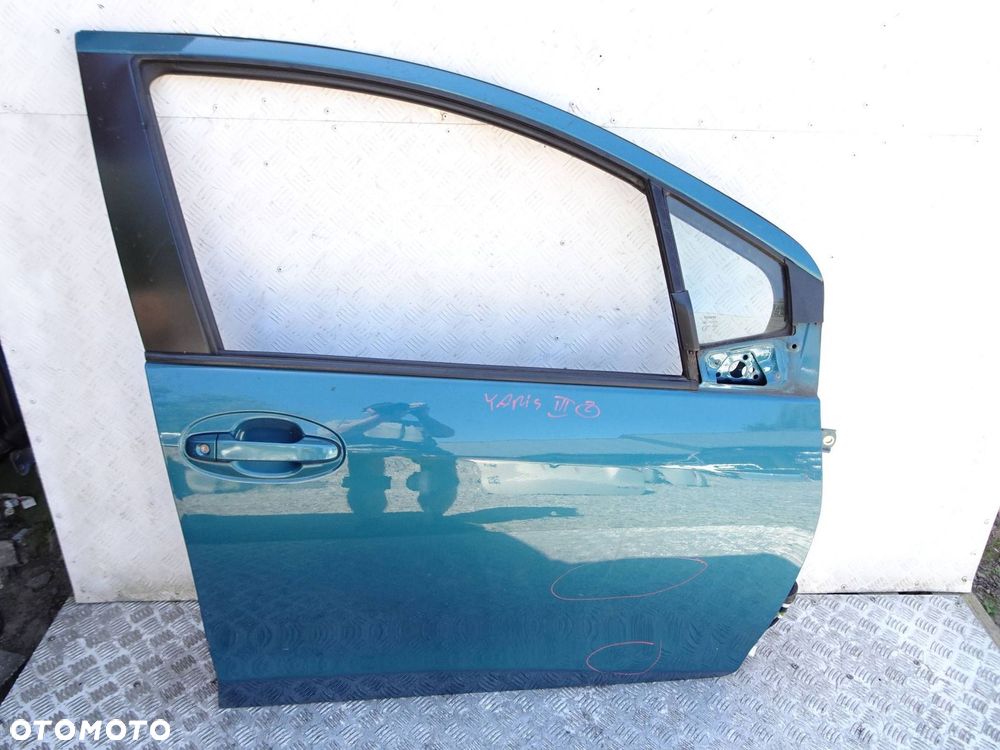 drzwi prawy przód toyota yaris iii 788