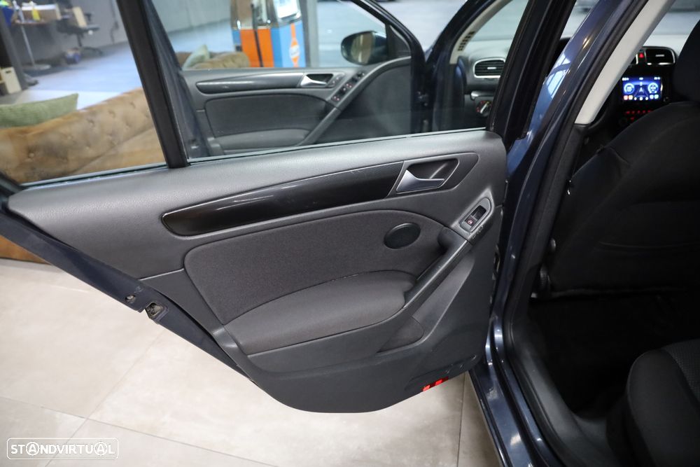 VW Golf 2.0 TDi Confortline - 16
