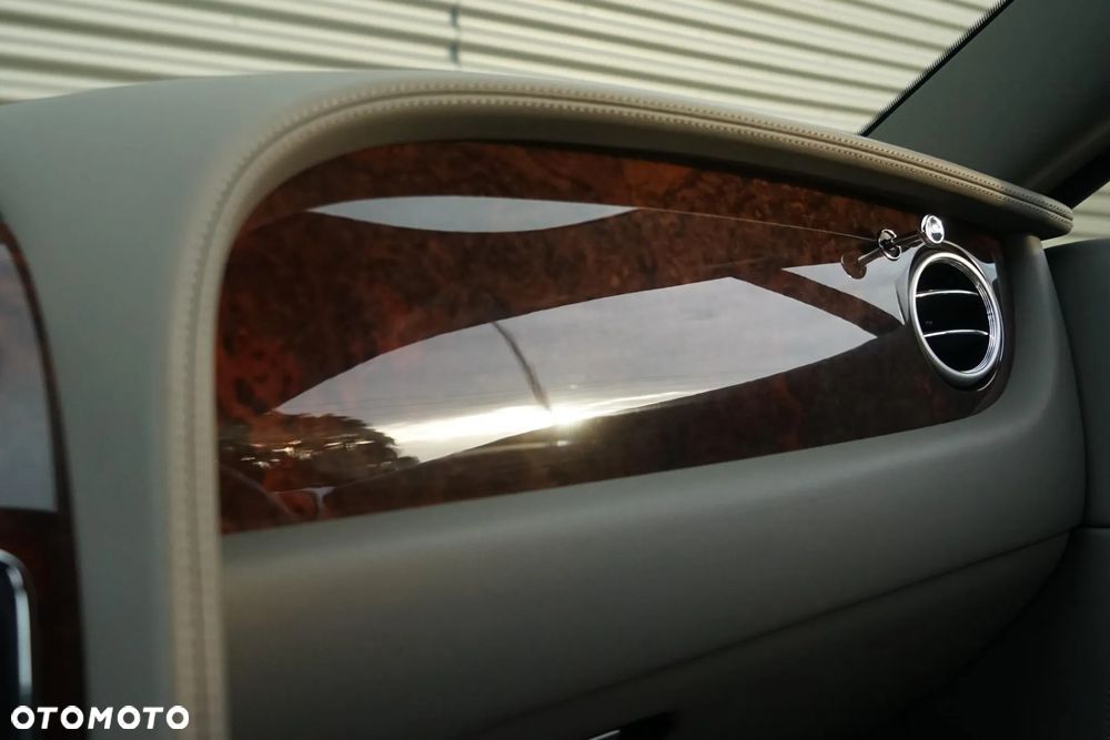Bentley Continental GT W12 - 12