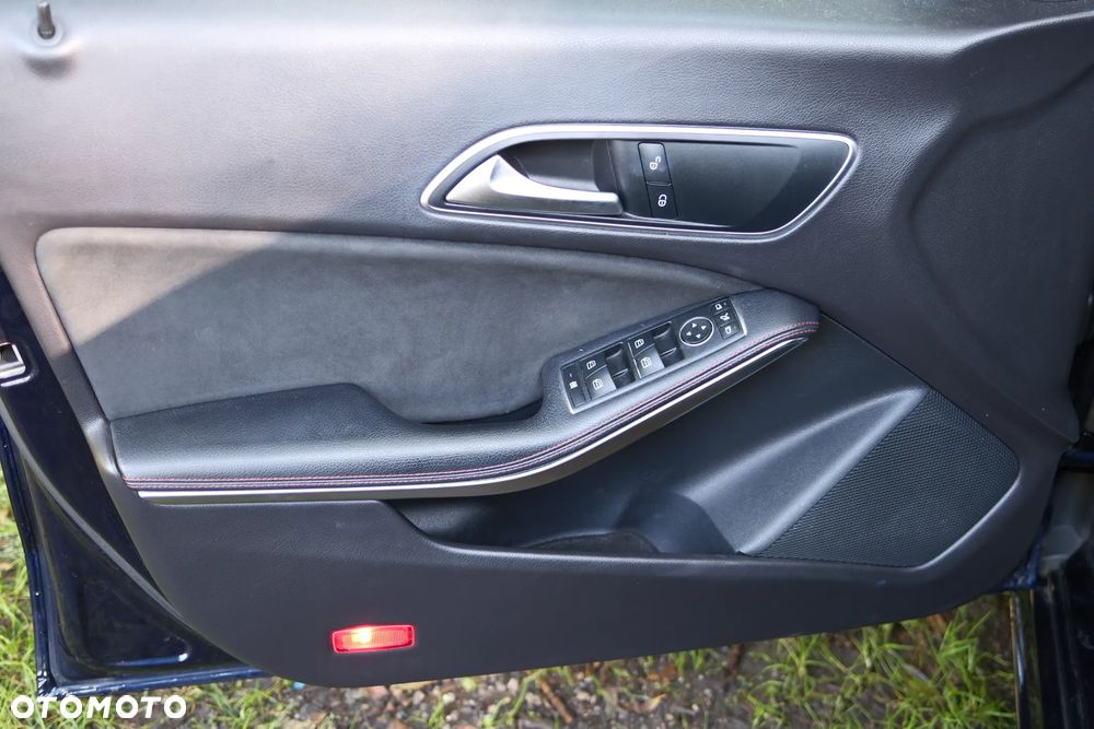 Mercedes-Benz CLA 200 d 4-Matic - 10