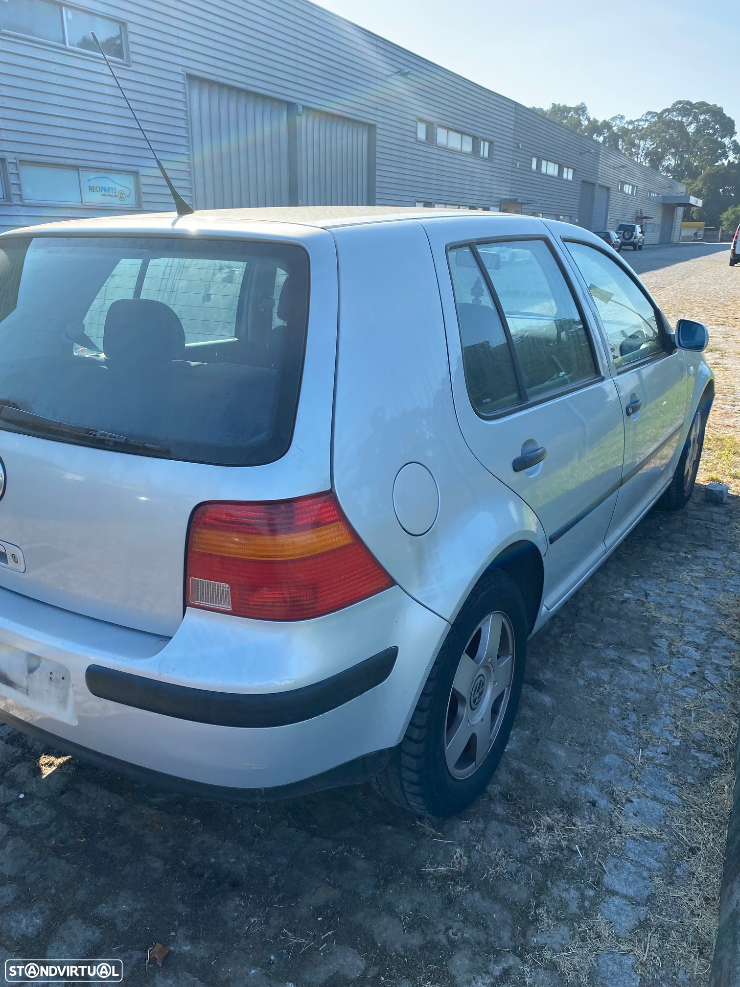 VW Golf IV 1.4i ás peças - 2