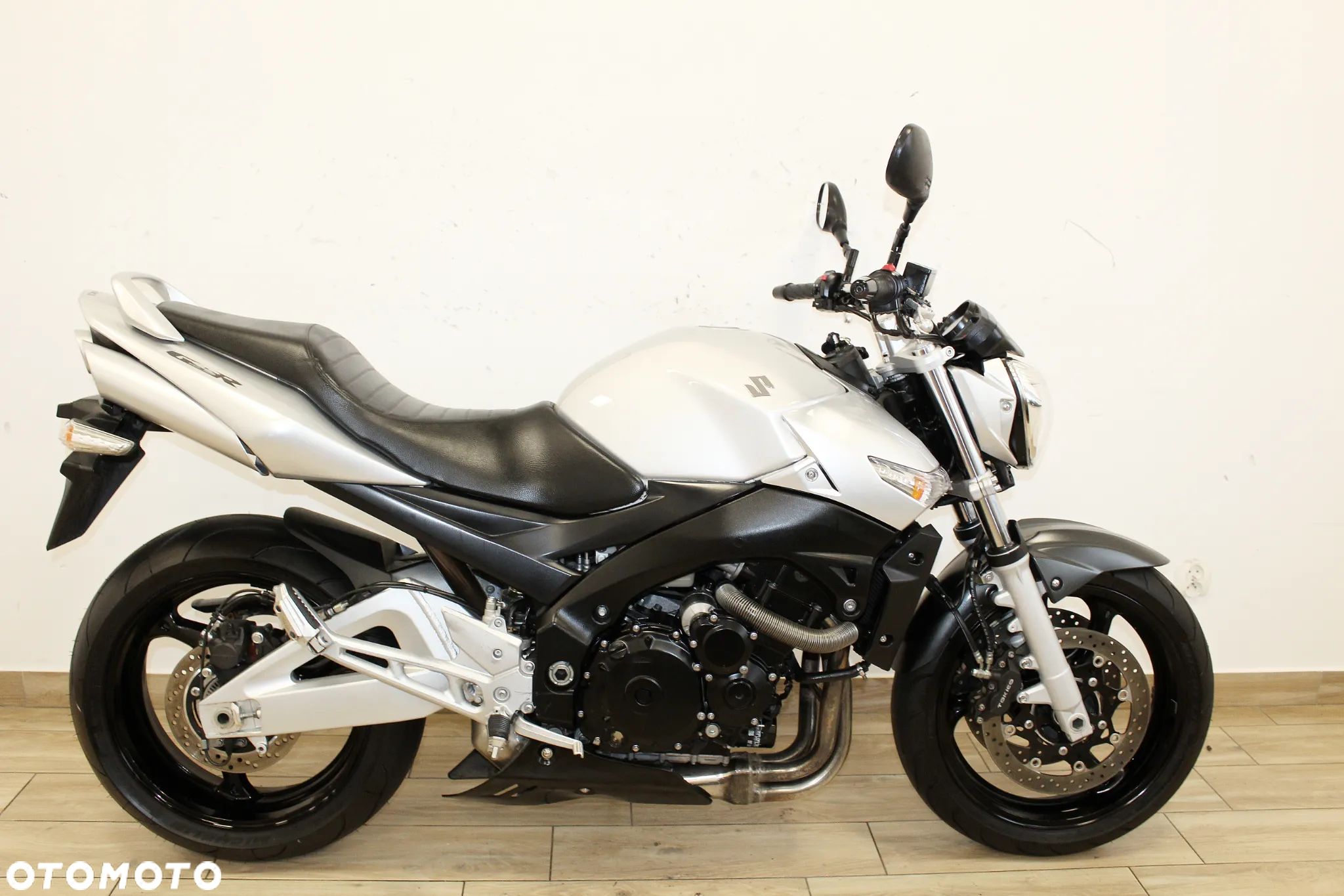 Suzuki GSR - 1