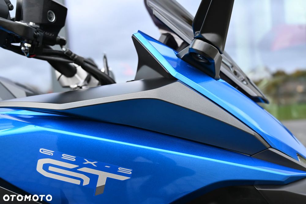 Suzuki GSX - 19