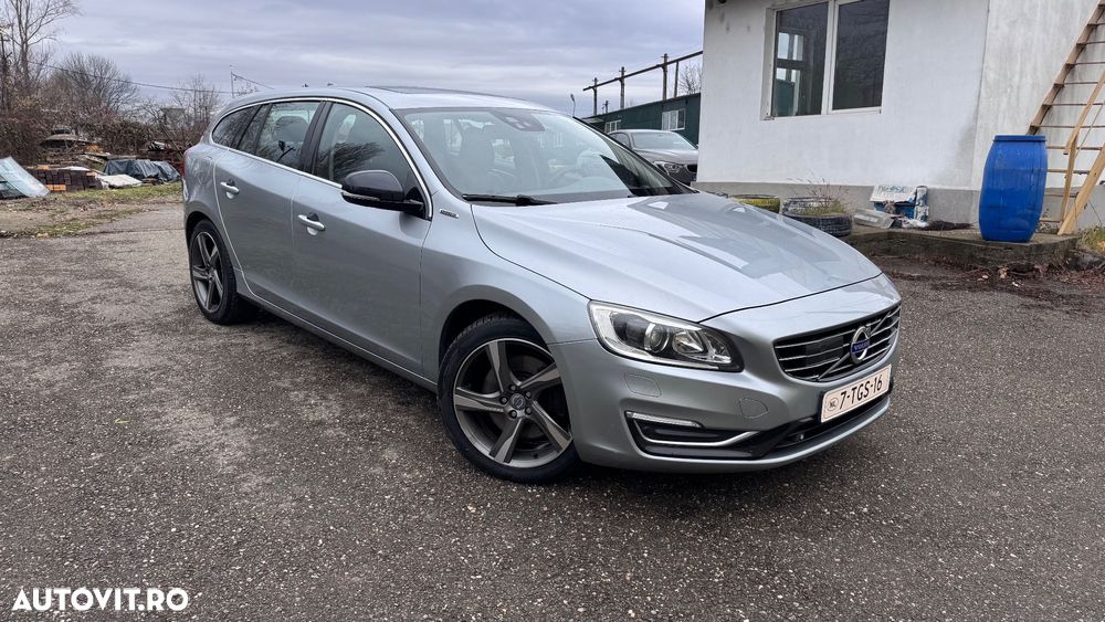 Volvo V60 D6 Plug-In-Hybrid AWD Geartronic Summum - 2