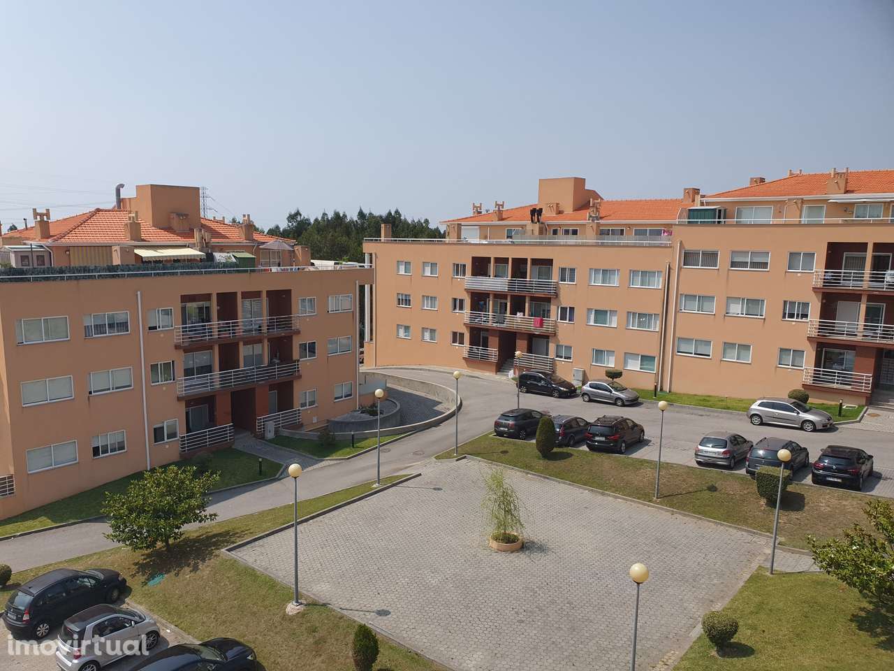 Apartamento T2 em Canelas com Varanda e Garagem - Oportunidade Única - Grande imagem: 2/5