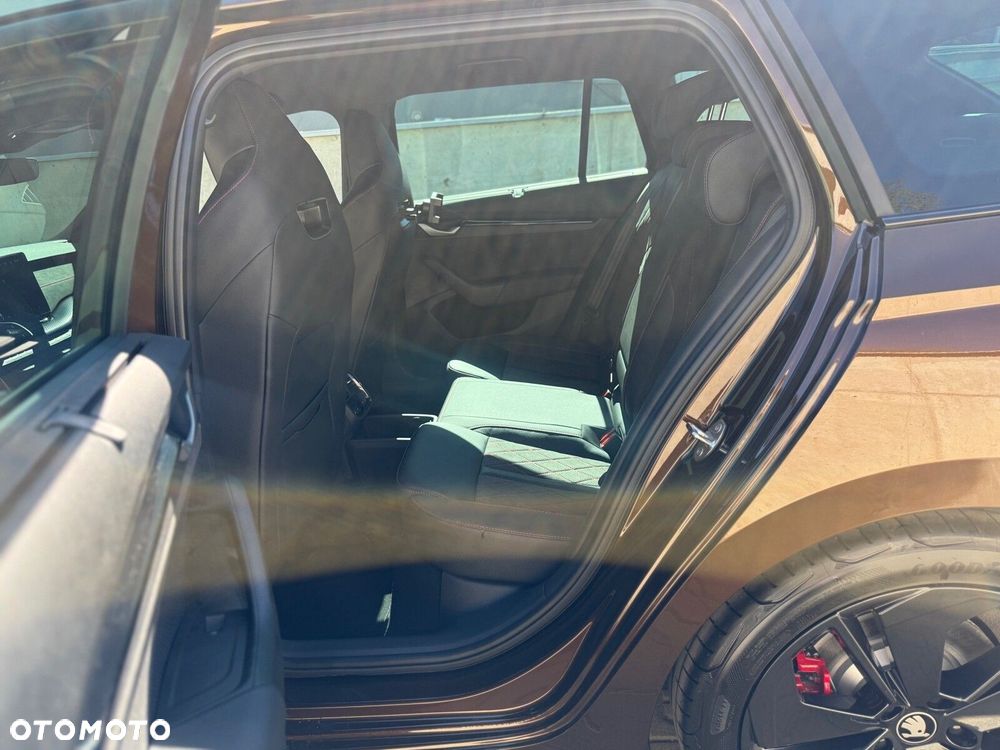 Skoda Octavia 2.0 TSI RS DSG - 11