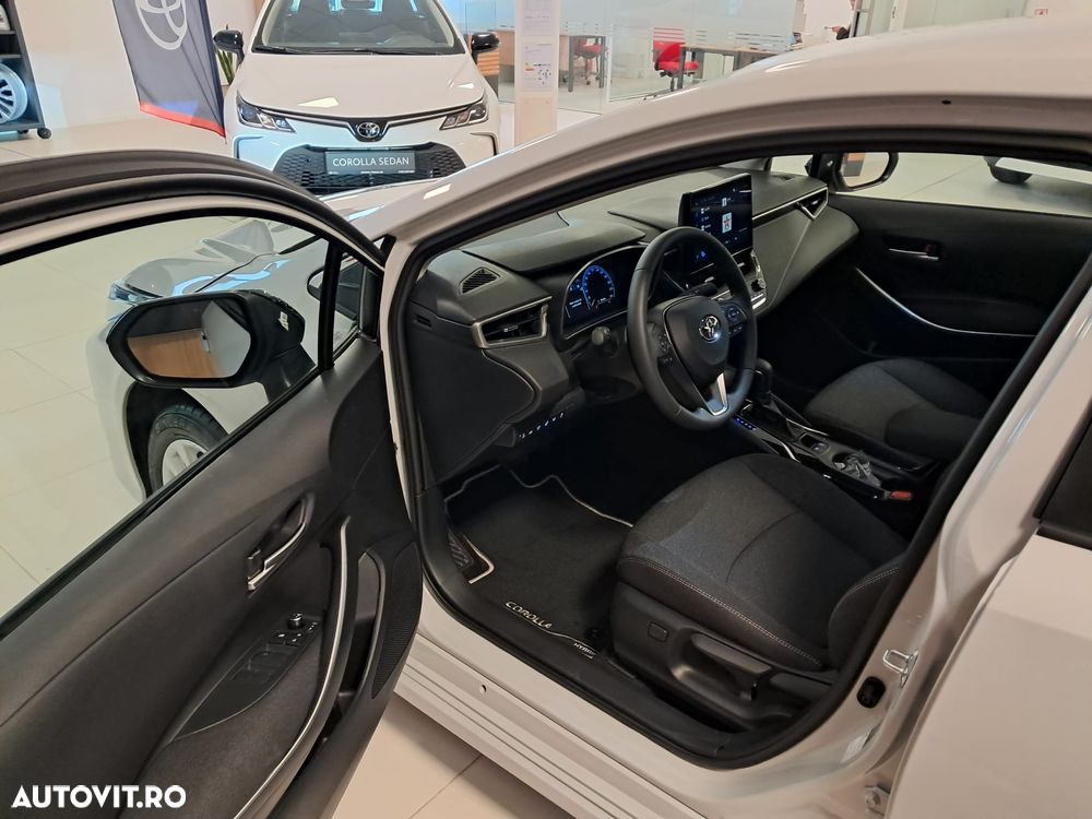 Toyota Corolla 1.8 HSD Business - 11