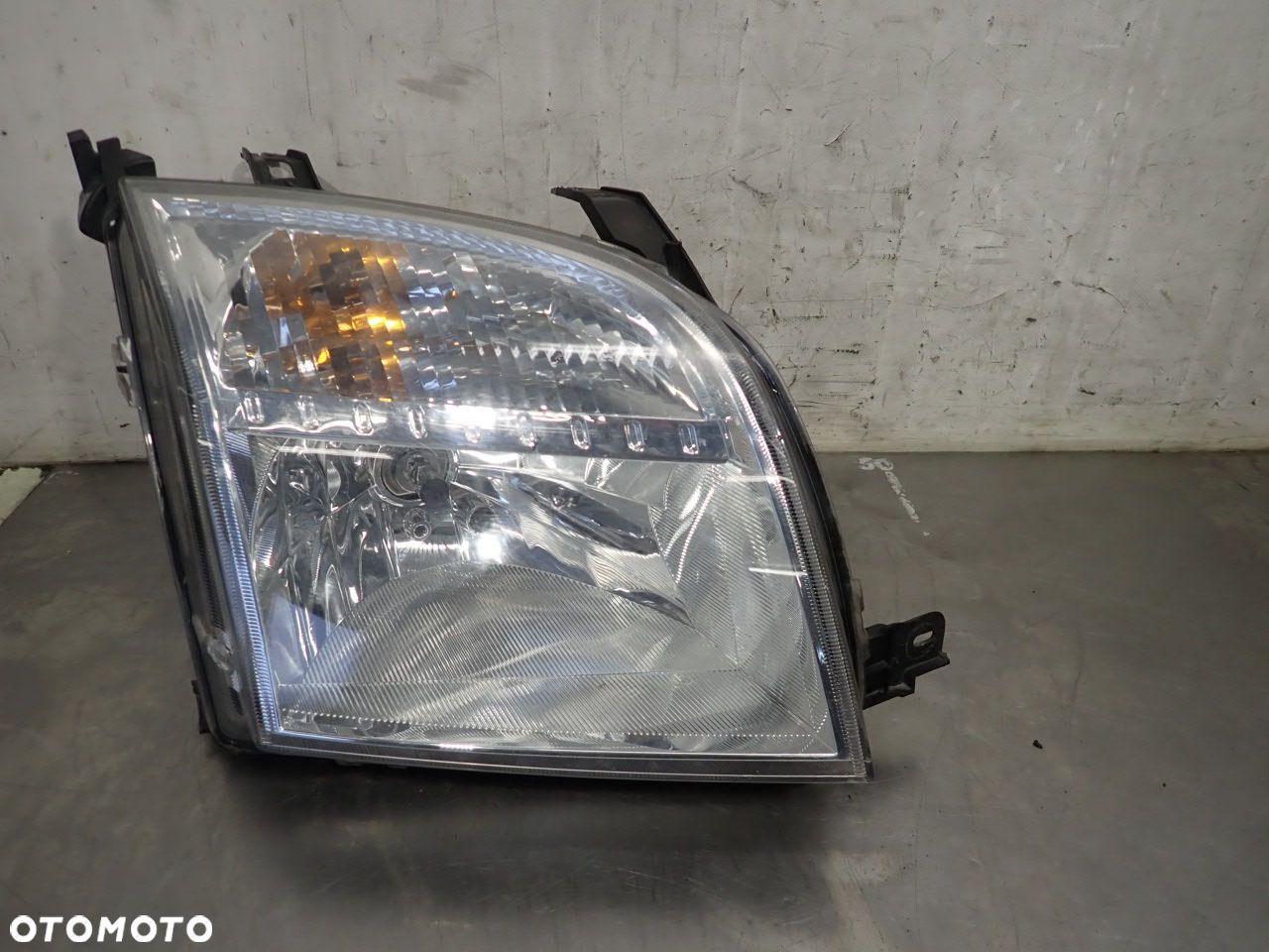 LAMPA PRAWA PRZEDNIA FORD FUSION 1.6 - 1