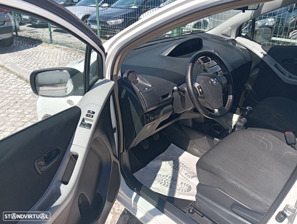 Toyota Yaris 1.4 D-4D ACtive - 6