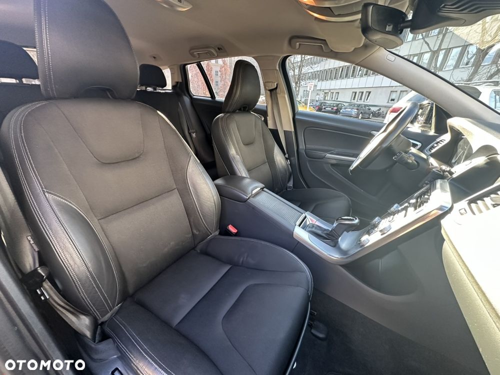 Volvo V60 Cross Country D4 AWD Momentum - 18