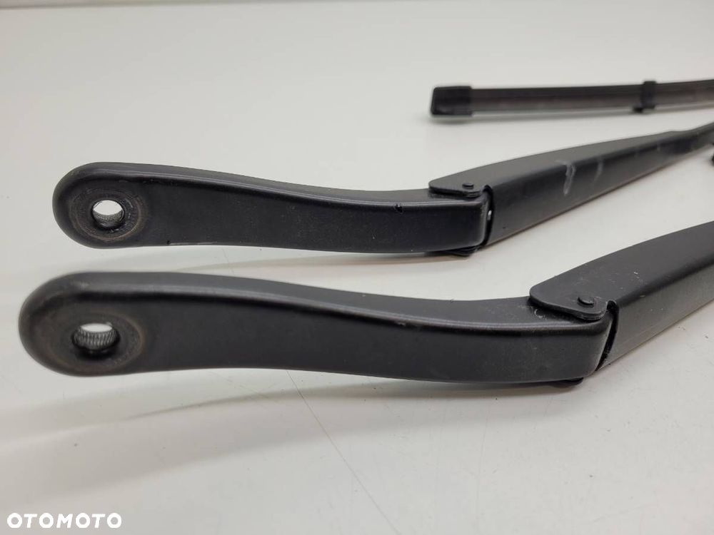 RAMIĘ WYCIERACZKI PRZÓD LEWE PRAWE KOMPLET DUSTER II 288816714R 288867196R - 2