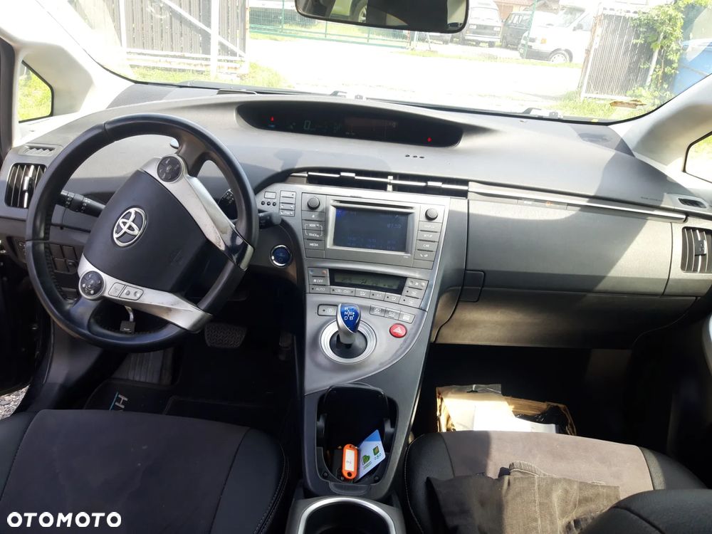 Toyota Prius (Hybrid) - 31