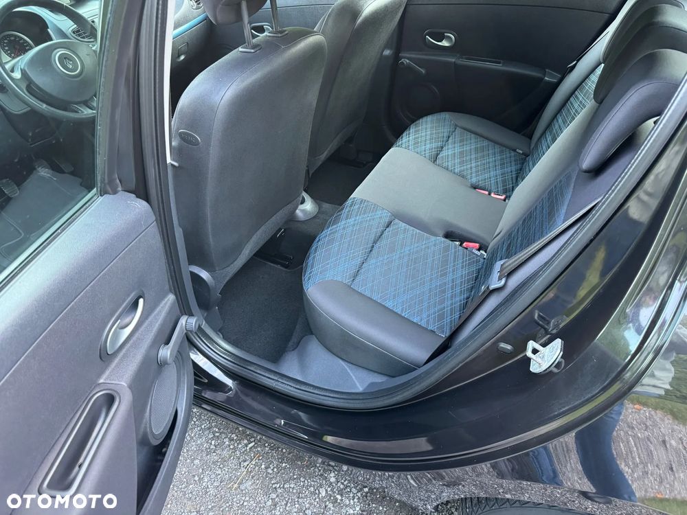 Renault Clio 1.2 16V 75 Collection - 15