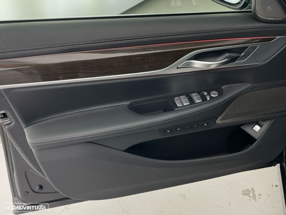 BMW 745 e iPerformance Pack M Auto - 19
