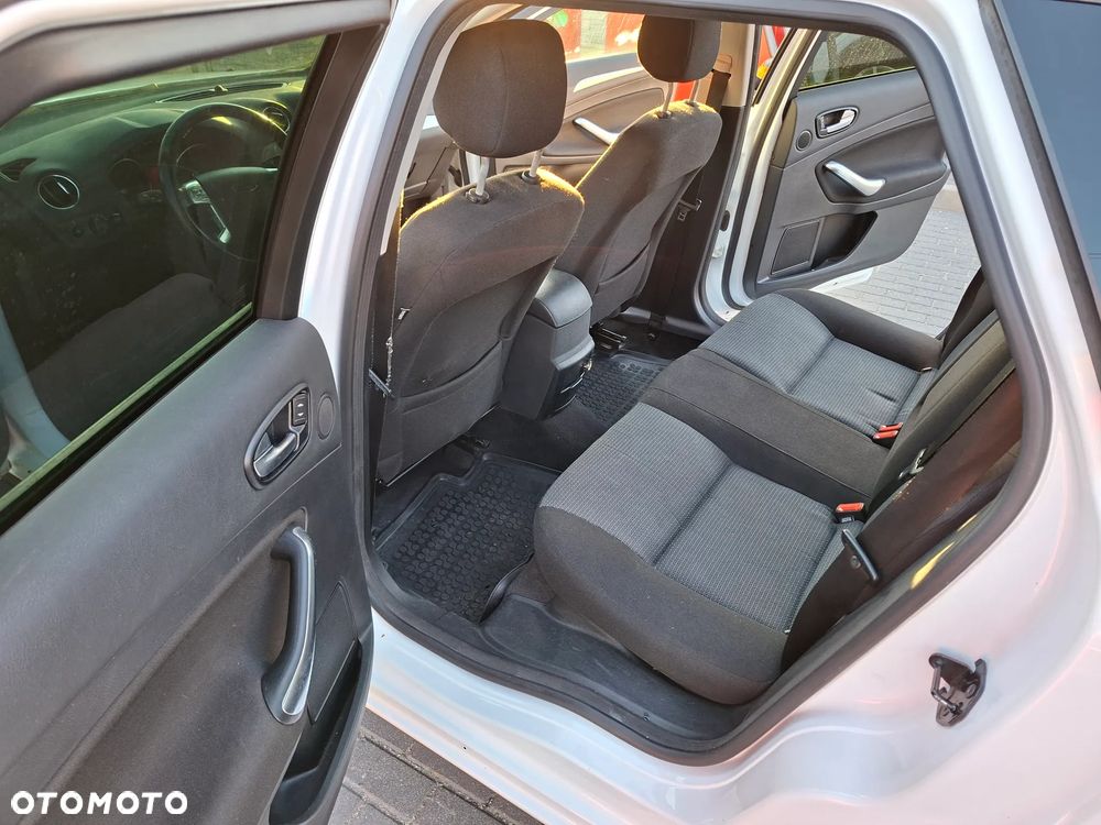Ford Mondeo 2.0 TDCi Ghia - 11