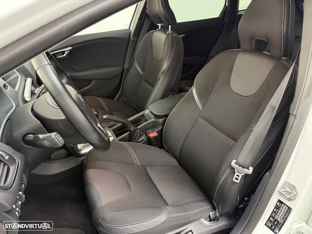 Volvo V40 D2 Momentum - 13