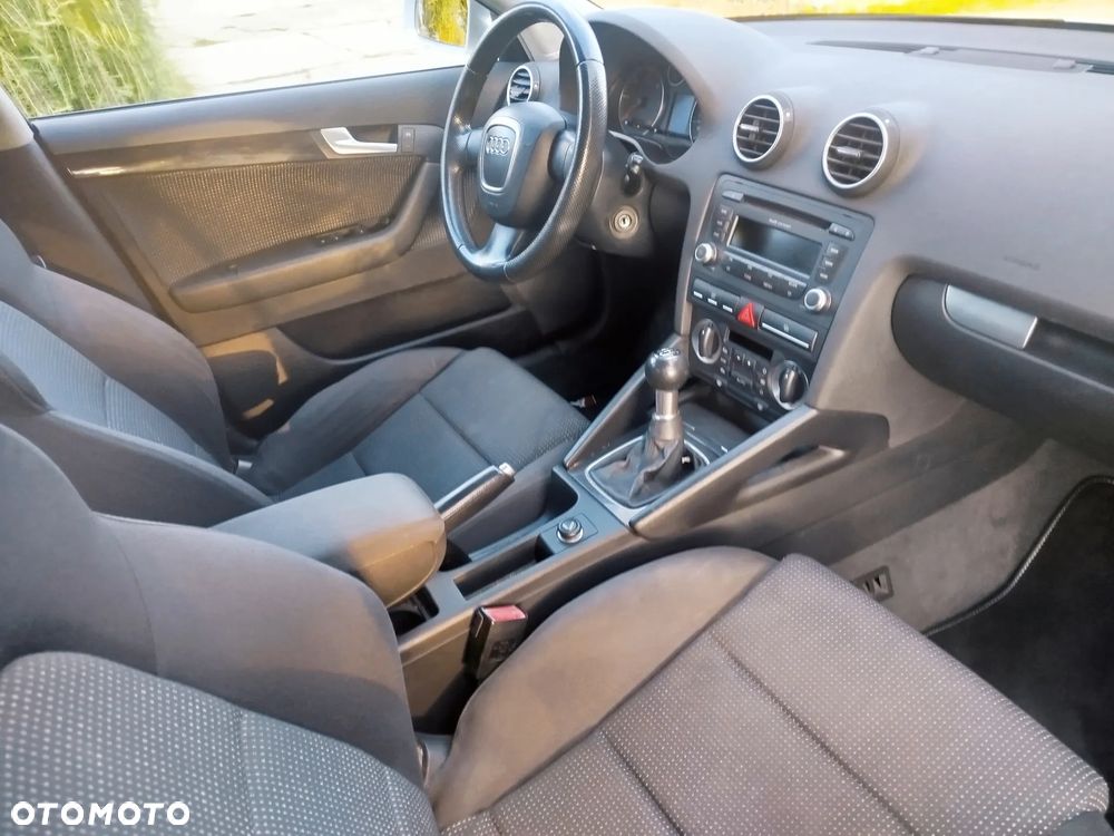 Audi A3 Sportback 2.0 TDI DPF quattro Ambition - 8
