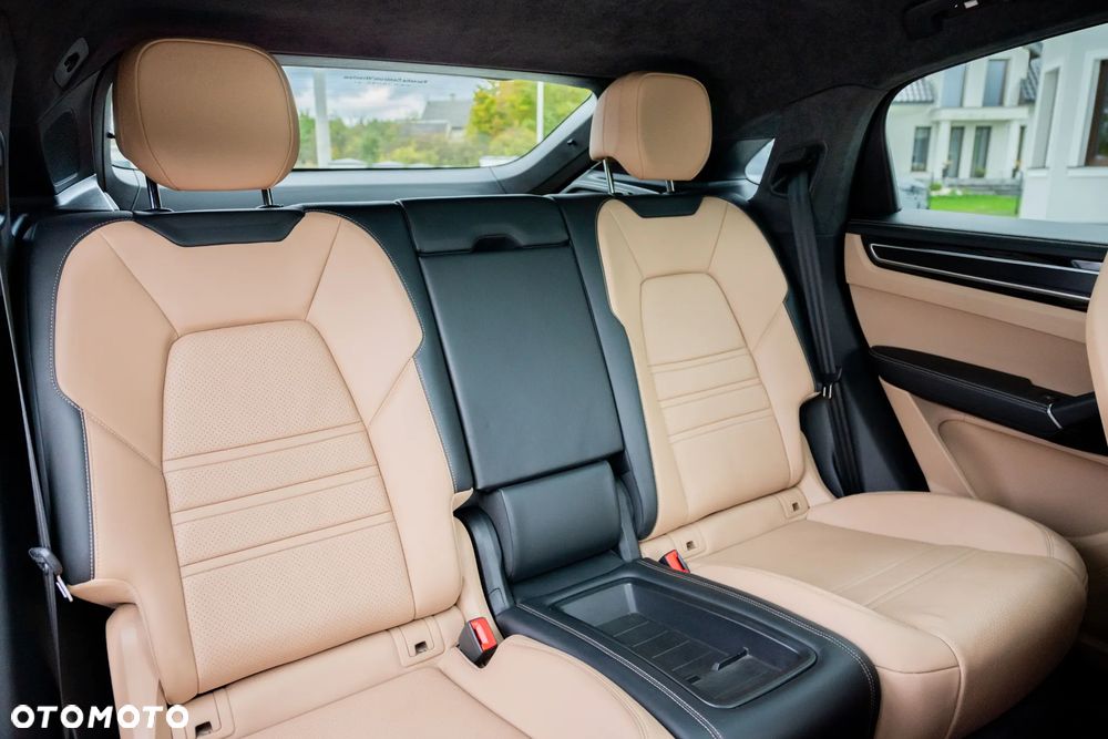 Porsche Cayenne Coupe GTS - 10