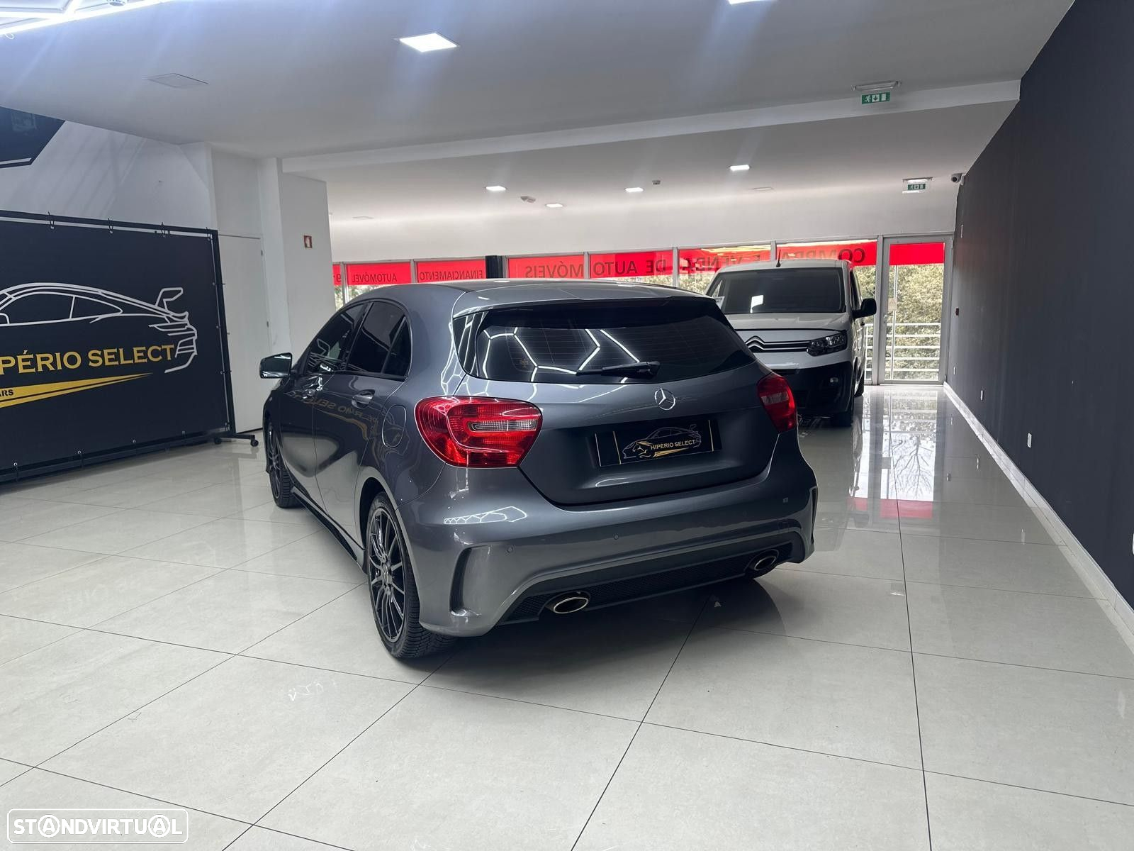 Mercedes-Benz A 180 AMG Line - 4