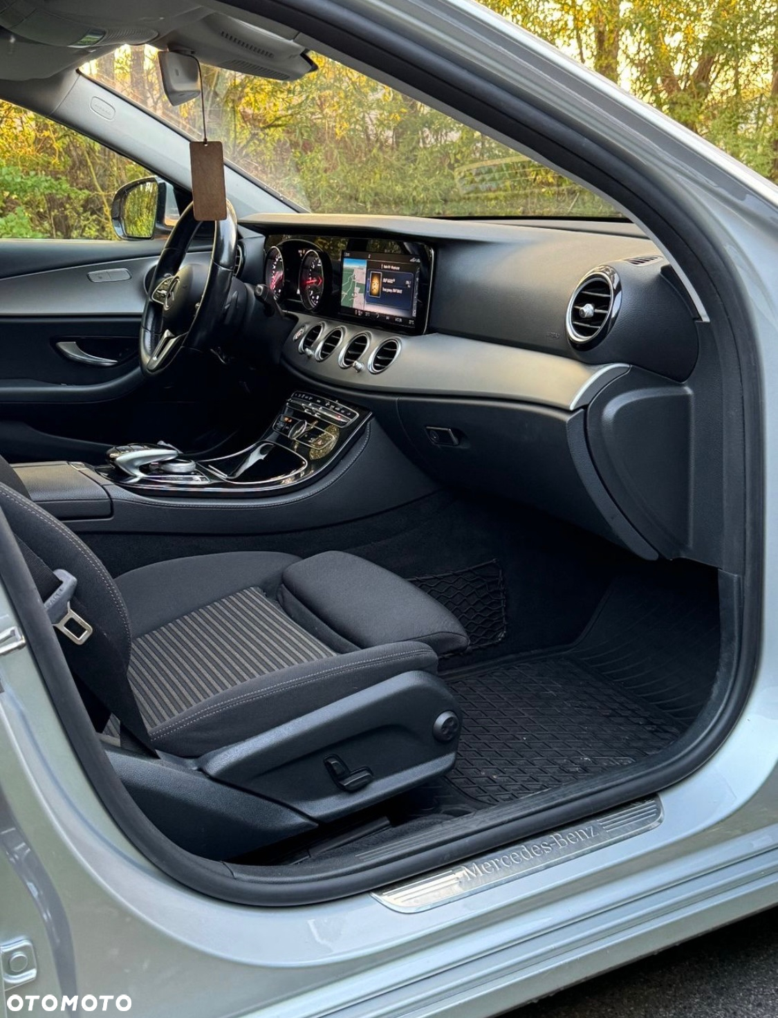 Mercedes-Benz Klasa E 220 d Business Edition 9G-TRONIC - 4