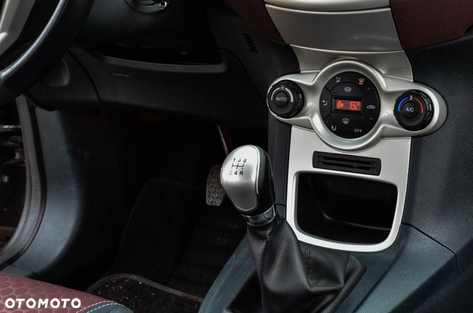 Ford Fiesta 1.25 Champions Edition - 37