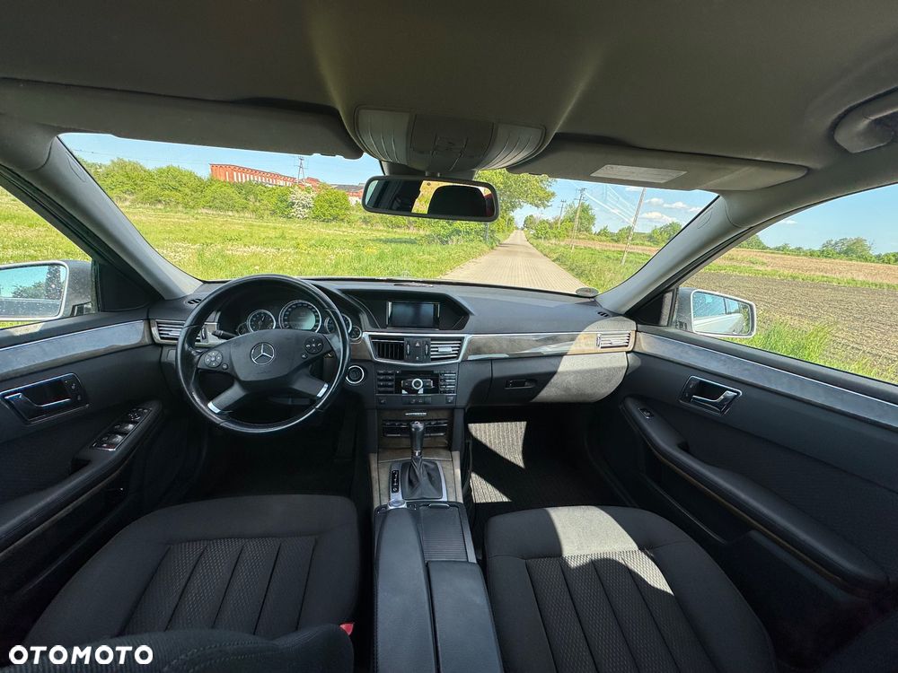 Mercedes-Benz Klasa E 250 BlueEFFICIENCY 7G-TRONIC Elegance - 17