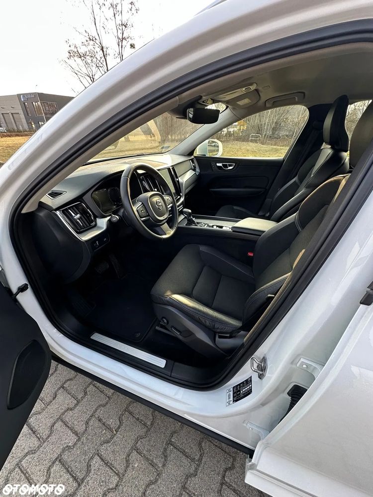 Volvo XC 60 T4 Momentum Pro - 9