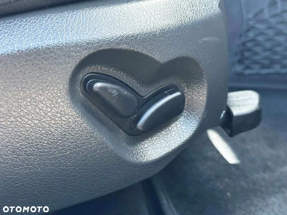 Mercedes-Benz Klasa E 240 Classic - 21