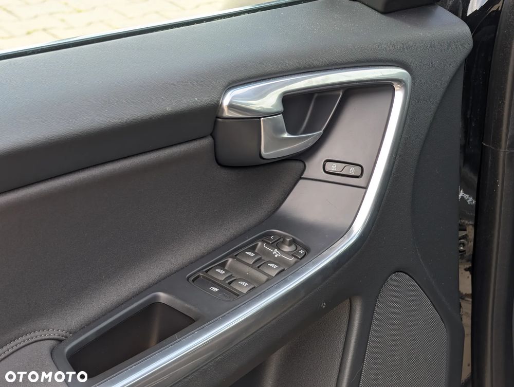 Volvo XC 60 D4 Momentum - 22