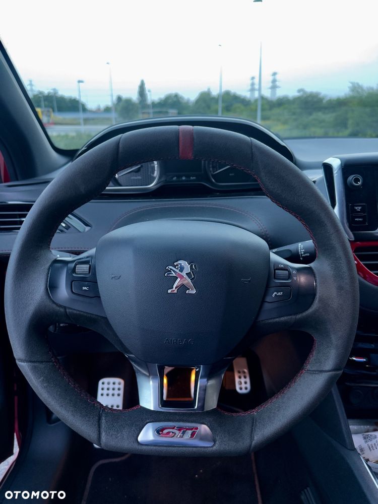 Peugeot 208 GTI 200 THP - 10