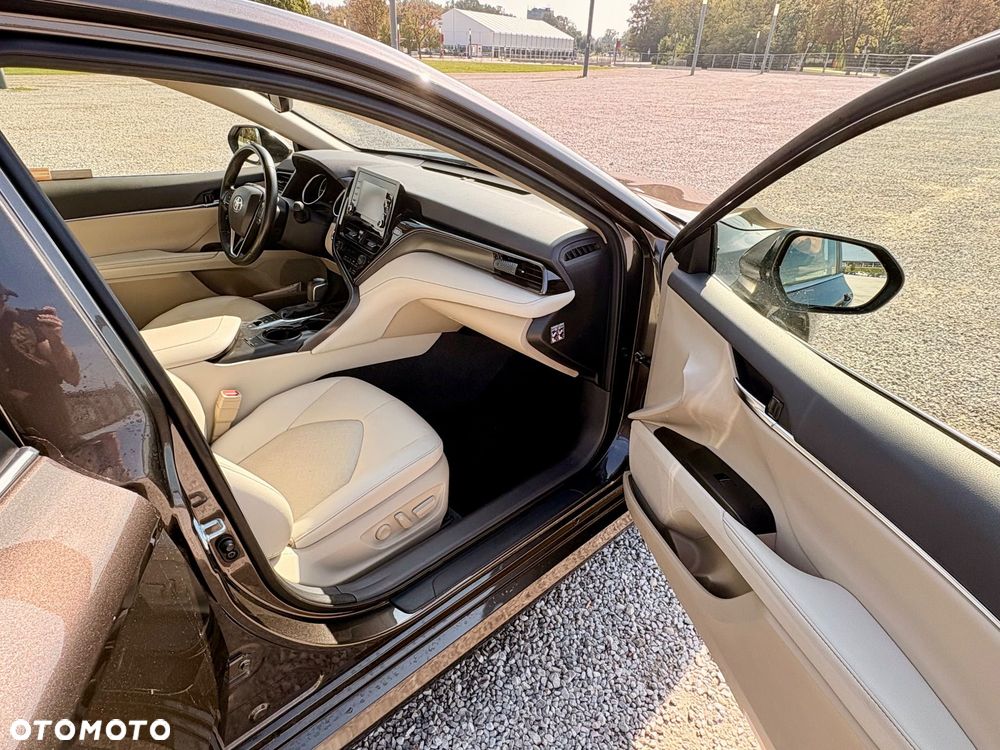 Toyota Camry 2.5 Hybrid Prestige CVT - 24
