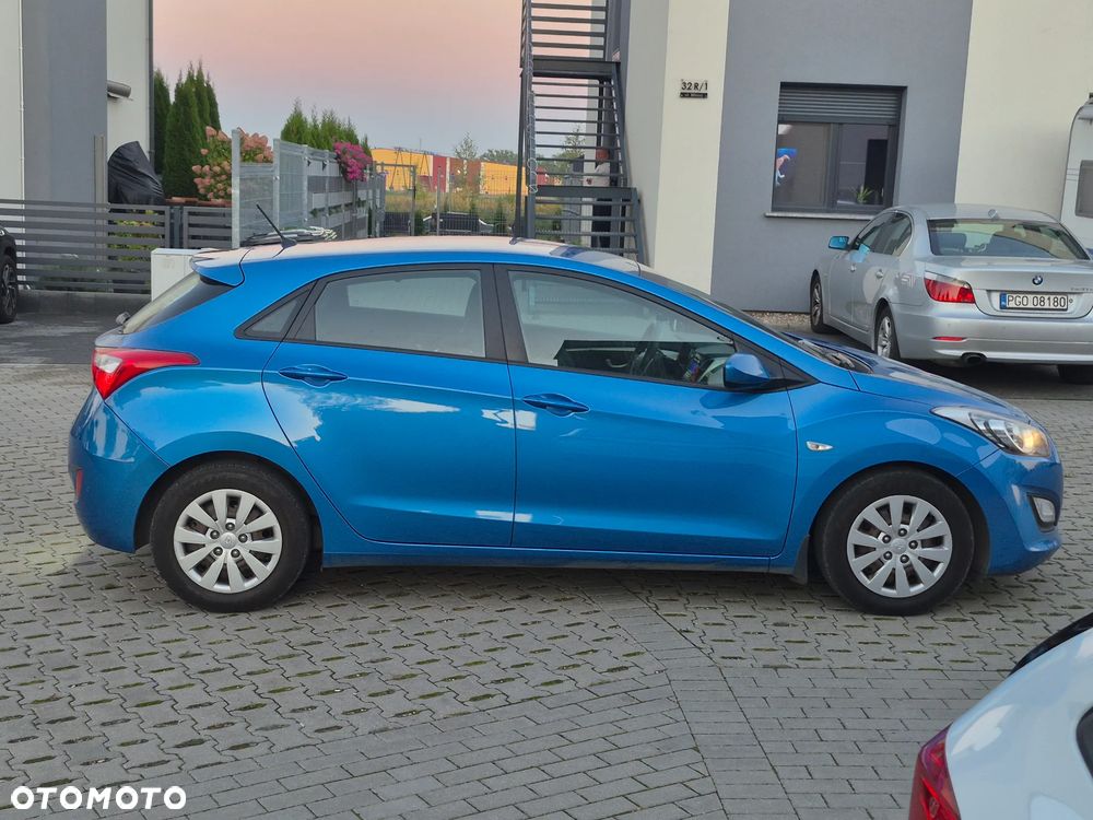 Hyundai i30 blue 1.4 Trend - 11