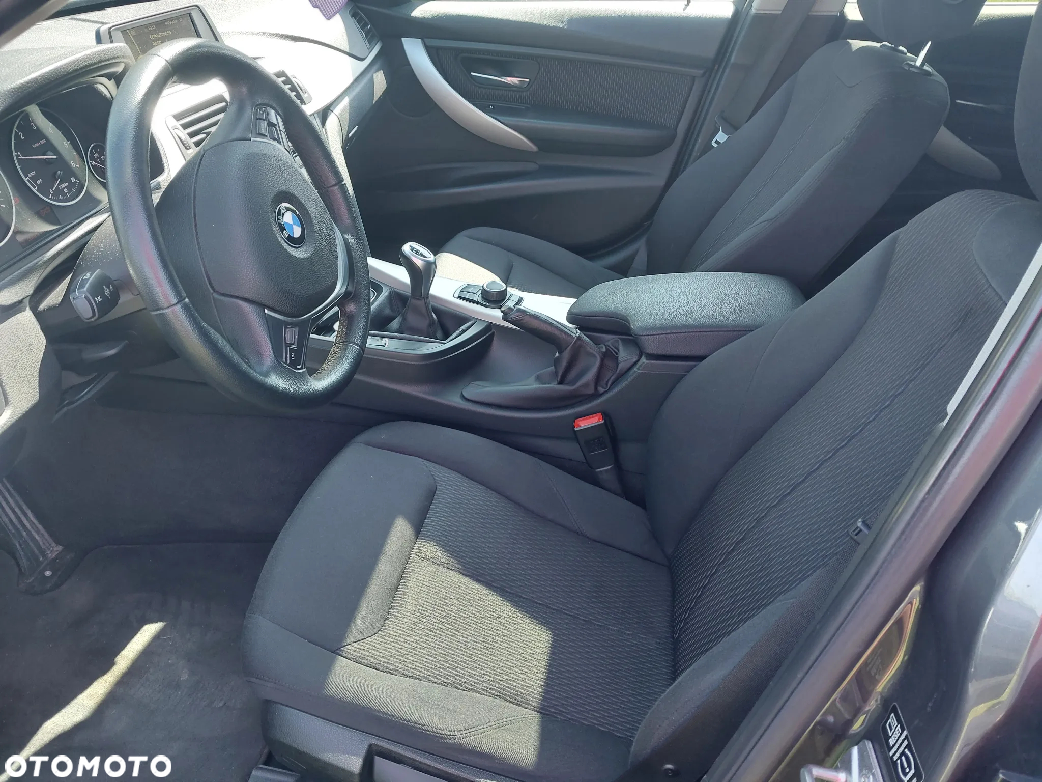 BMW Seria 3 318d Touring - 10