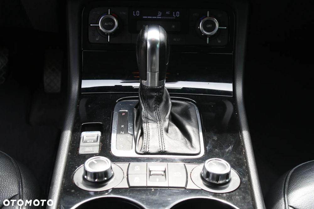 Volkswagen Touareg 3.0 V6 TDI BMT Perfectline R-Style - 15