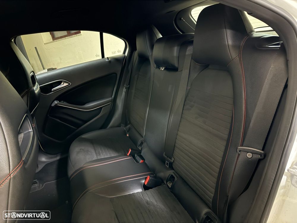 Mercedes-Benz A 180 d AMG Line - 35