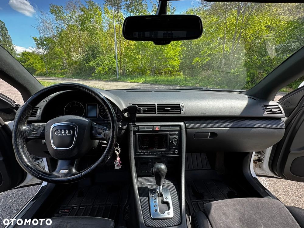 Audi A4 Limousine - 16
