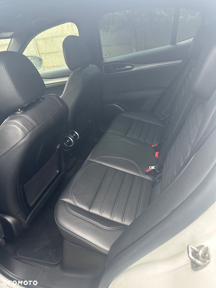 Alfa Romeo Stelvio 2.2 16V AT8 Q4 Veloce - 9