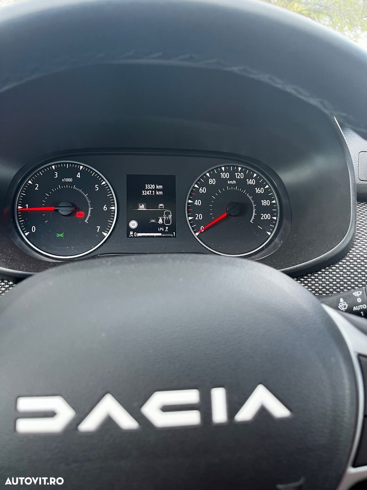 Dacia Logan TCe 90 MT6 Journey - 6