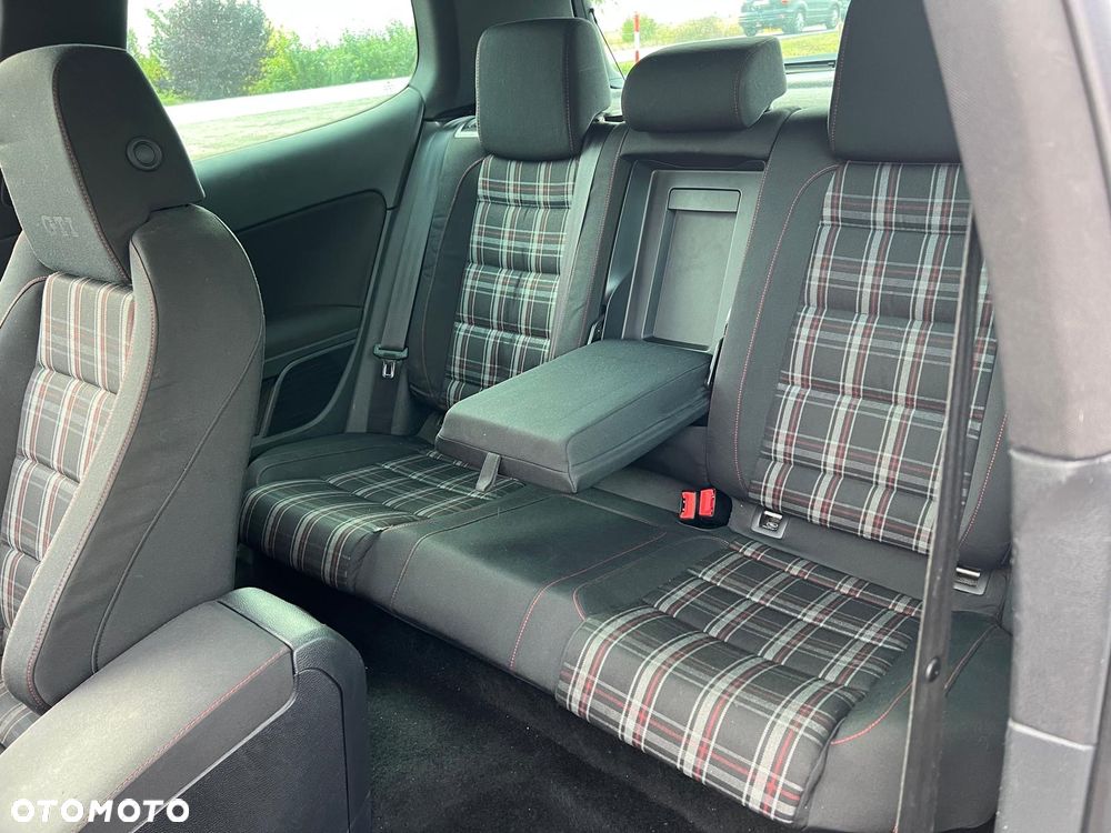 Volkswagen Golf 2.0 GTI - 13