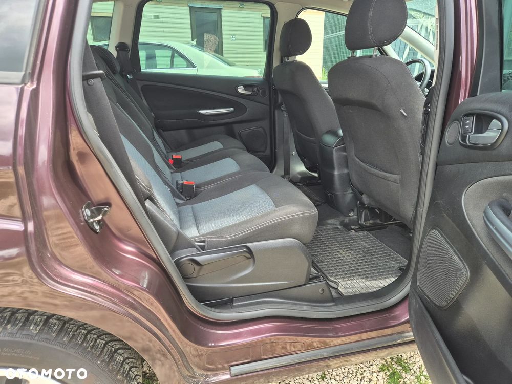 Ford S-Max - 19
