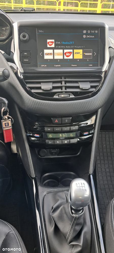 Peugeot 2008 1.6 BlueHDi Allure S&S - 10