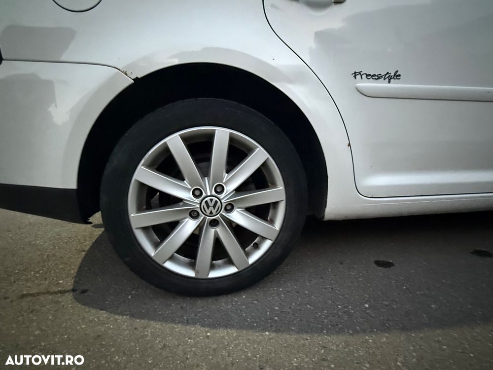 Volkswagen Touran - 12