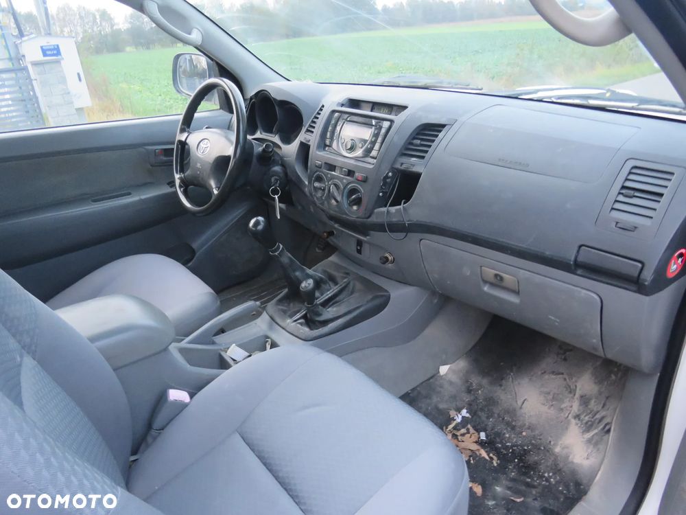 Toyota Hilux D4-D DLX 4x4 - 10