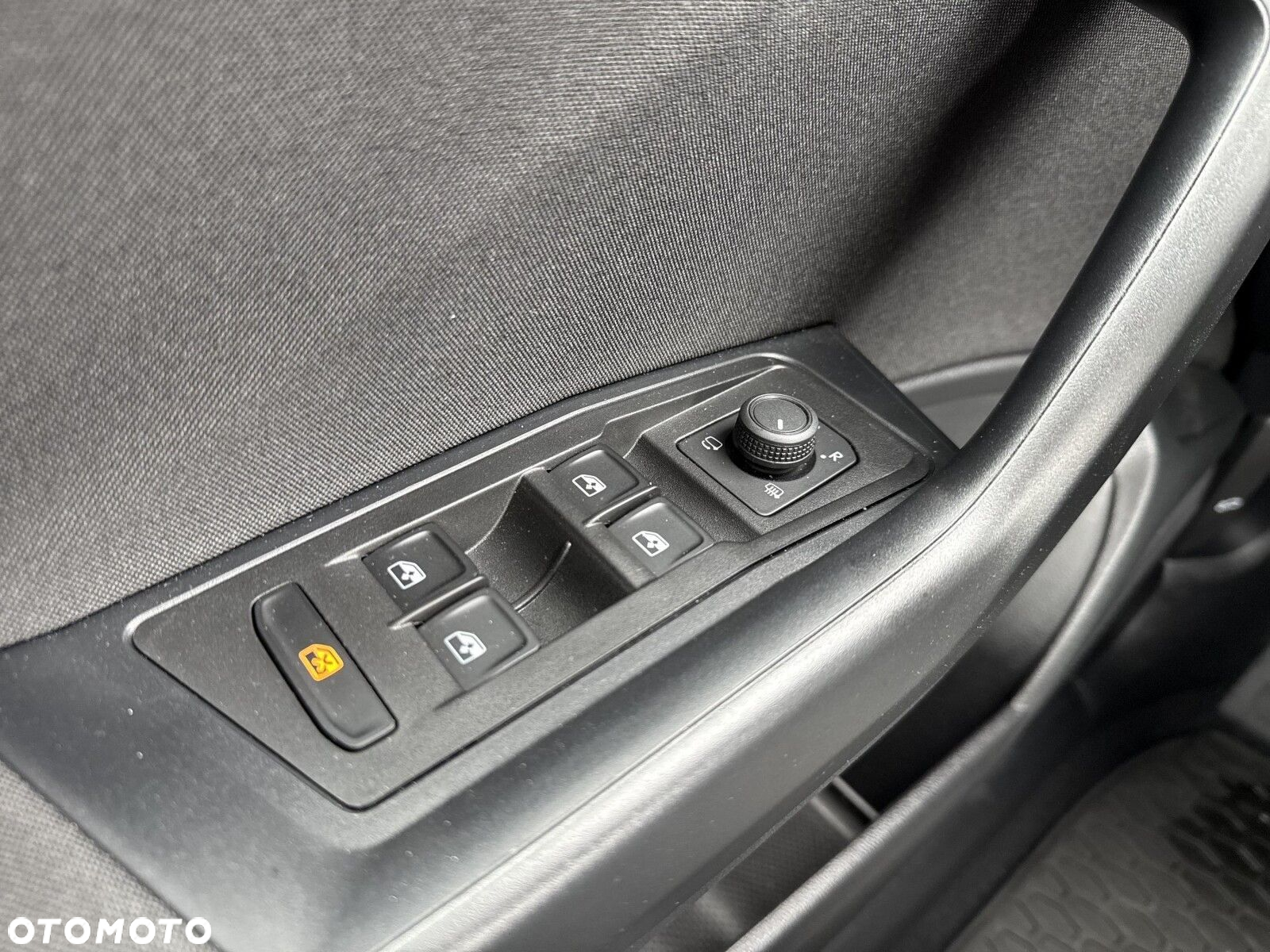 Volkswagen T-Roc - 12