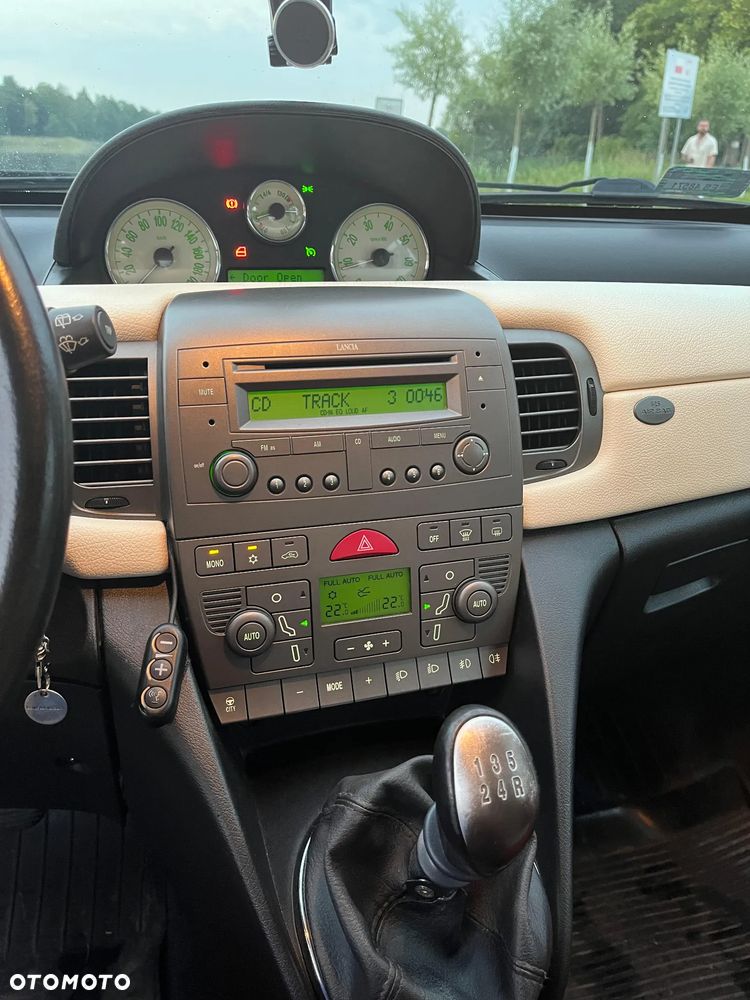 Lancia Ypsilon 1.4 16V Elegante Plus - 11